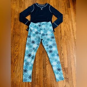 NWOT Cuddl Duds Soft ClimateRight Women’s Top & Bottom Set - Blue Snowflake